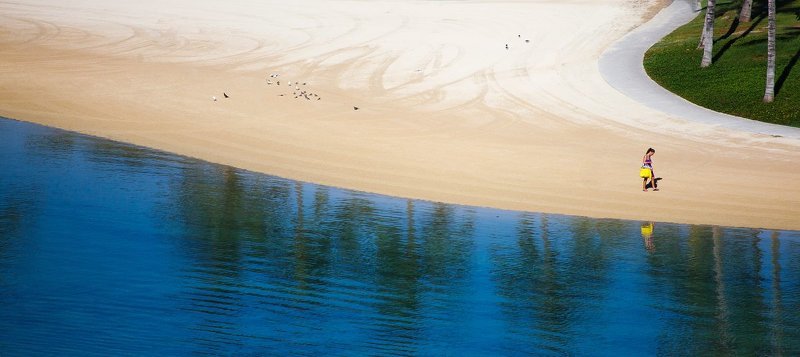 Про девушку с желтой сумкой фото превью