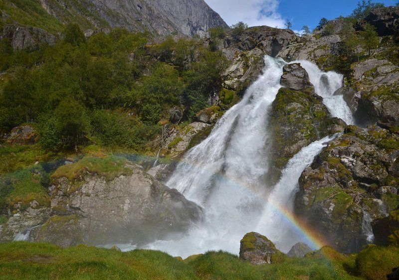норвегия, водопад, радуга Радужная фото превью