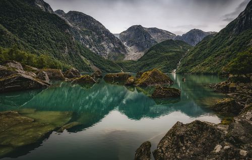 горное озеро