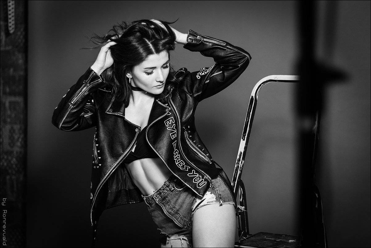 girl,woman,eyes,beauty,portrait,fashion,light,девушка,портрет,москва,свет, глаза,bw,blackandwhite,black&white,чб,чернобелое, Ronrevuald