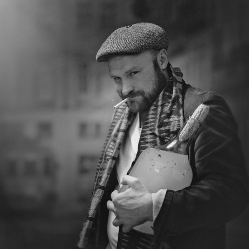 Я иду Арбатом к мужикам в гараж...