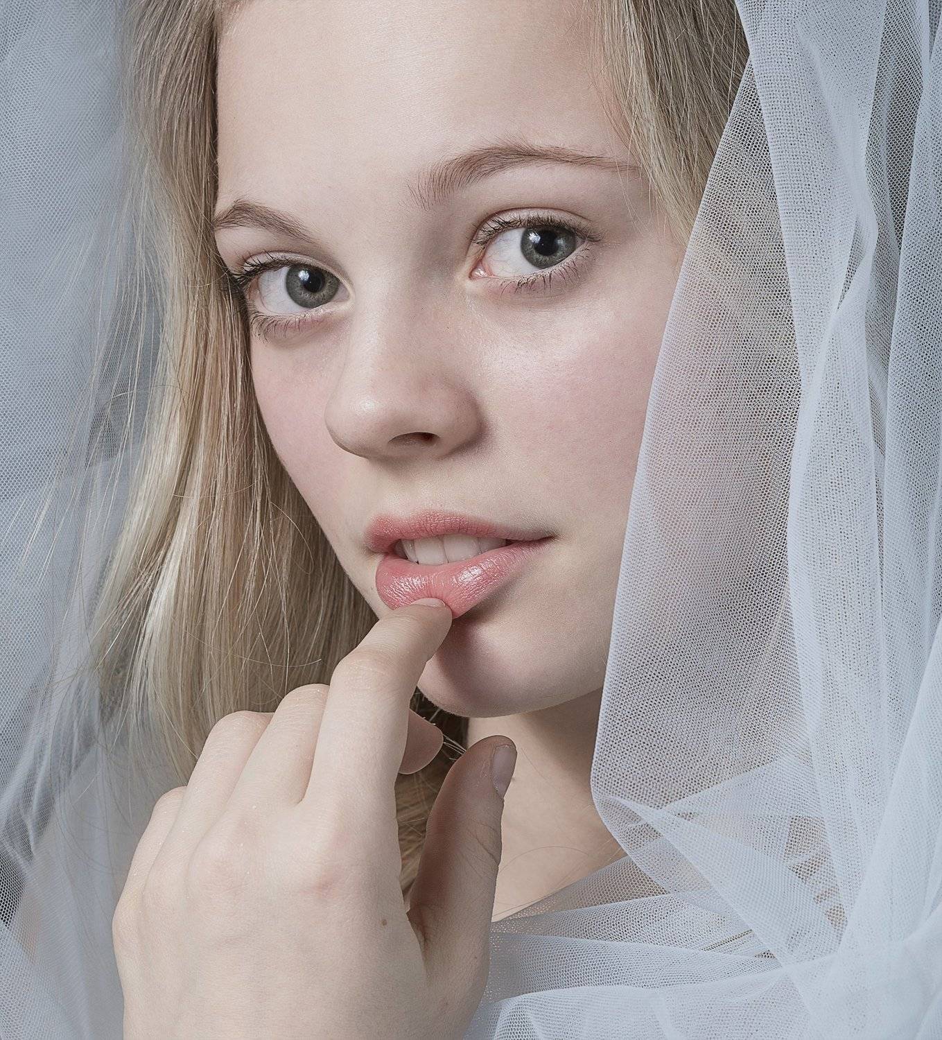 портрет , взгляд ,красивая девушка , цвет ,волосы , красивые губы ,нежность , таинственность, Natalia Kholodova