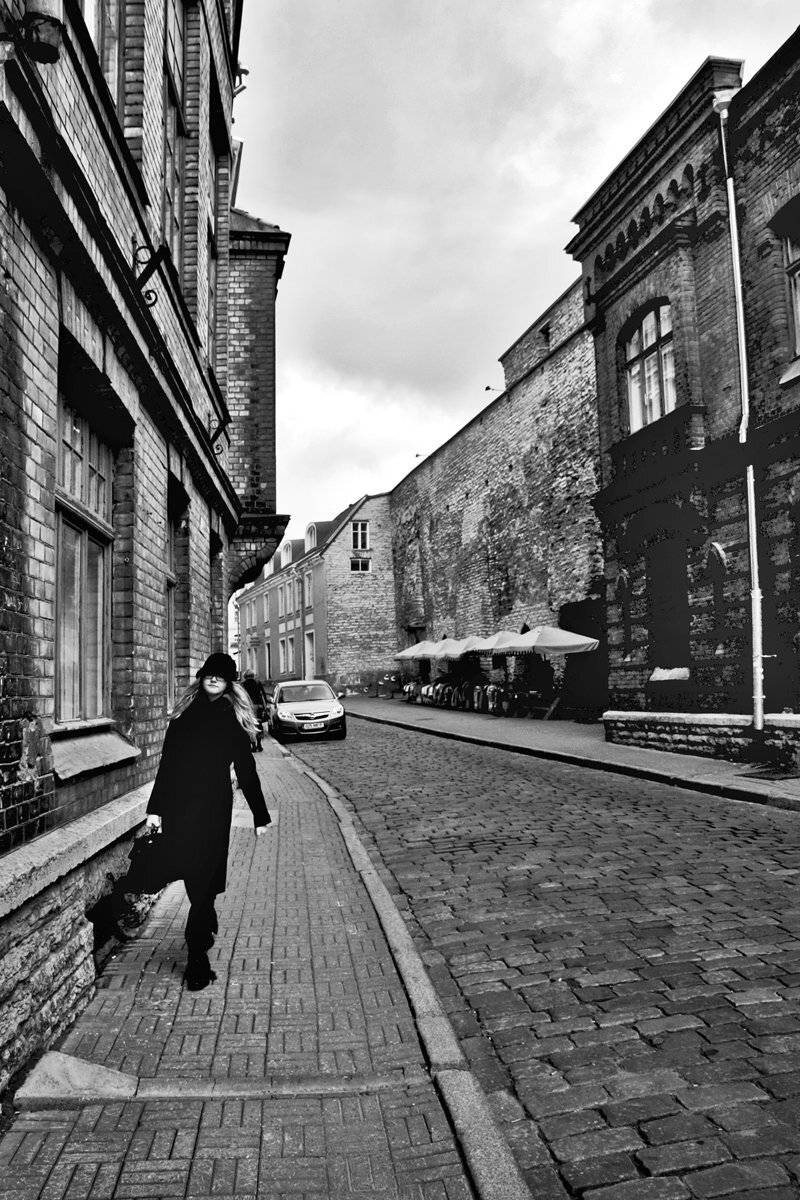 город, улочка, девушка, чб, таллин, апатиты, Николай Смоляк
