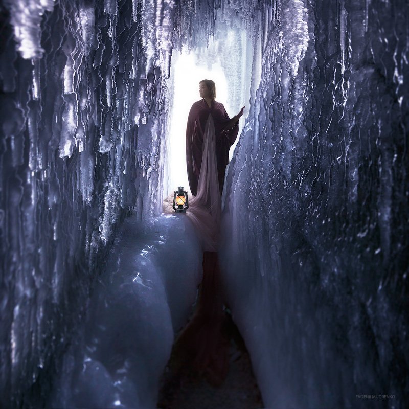 путешествие,лед,остров_ольхон,островольхон,ольхон,байкал,зима,весна,каникулы,отпуск,россия,сибирь Хозяйка ледяной пещеры фото превью