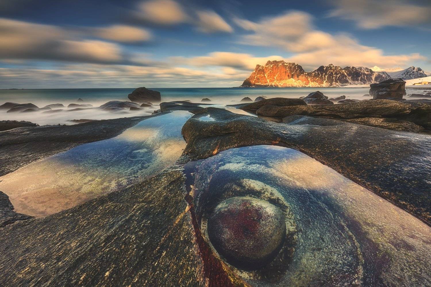 lofoten, reine, reflections, mountains, seascape, landscape, utakleiv, Bartłomiej Kończak