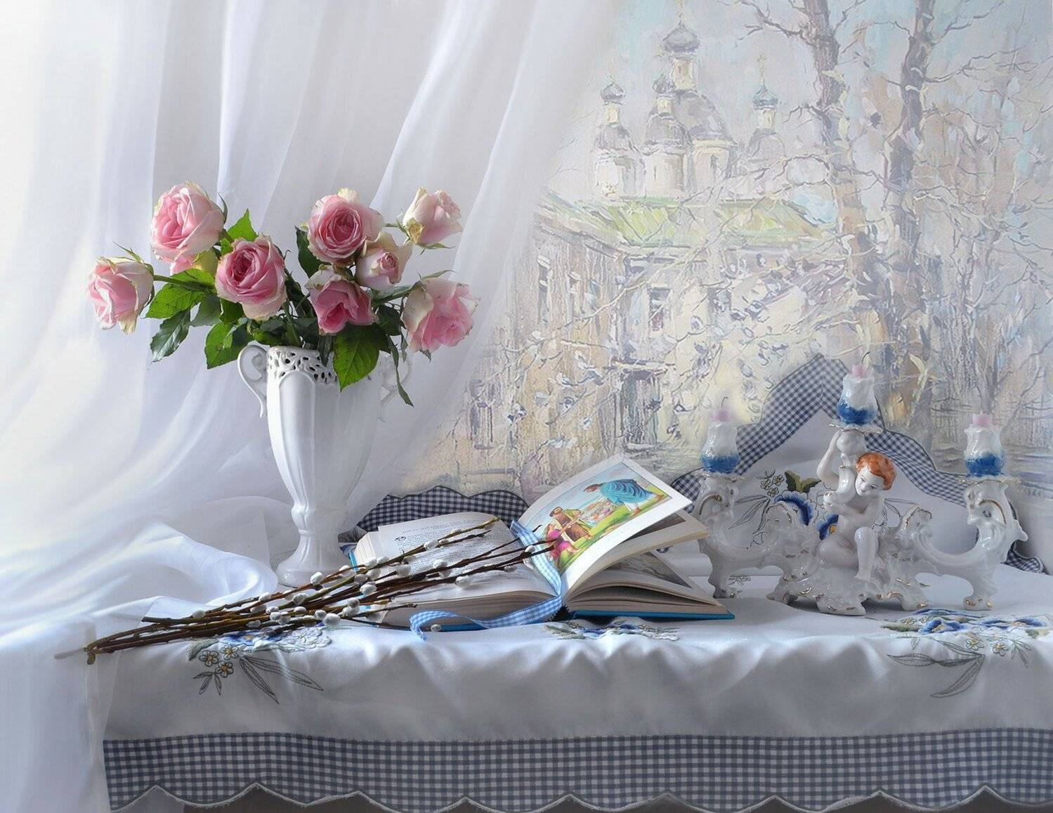 still life,натюрморт,фото натюрморт, апрель, весна, вербное воскресение, праздник, цветы, розы, фарфор, верба, библия, подсвечник, свечи, Колова Валентина