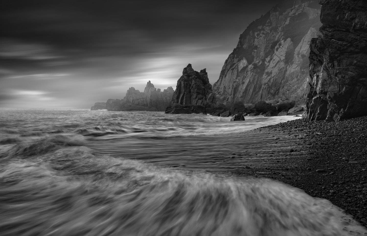sea,black & white,travel,sky,wave,typhoon,light and shadow,  Xiaolei Yang