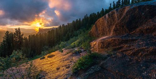 Мокрые ступени.