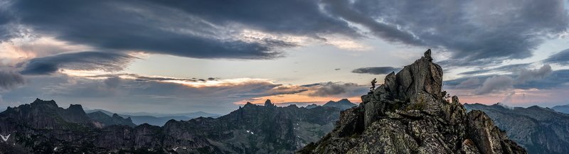 горы, сибирь, саяны, западный саян, ергаки, закат, ник васильев, сумерки, человек, гора антей, панорама Семь шагов до вершины. фото превью