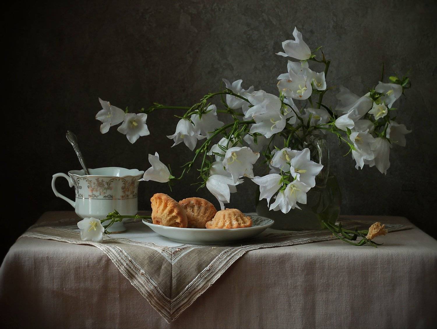 колокольчики ,чашка ,кексики ,букет ,цветы, утро, Галина Рябикова-Багузова