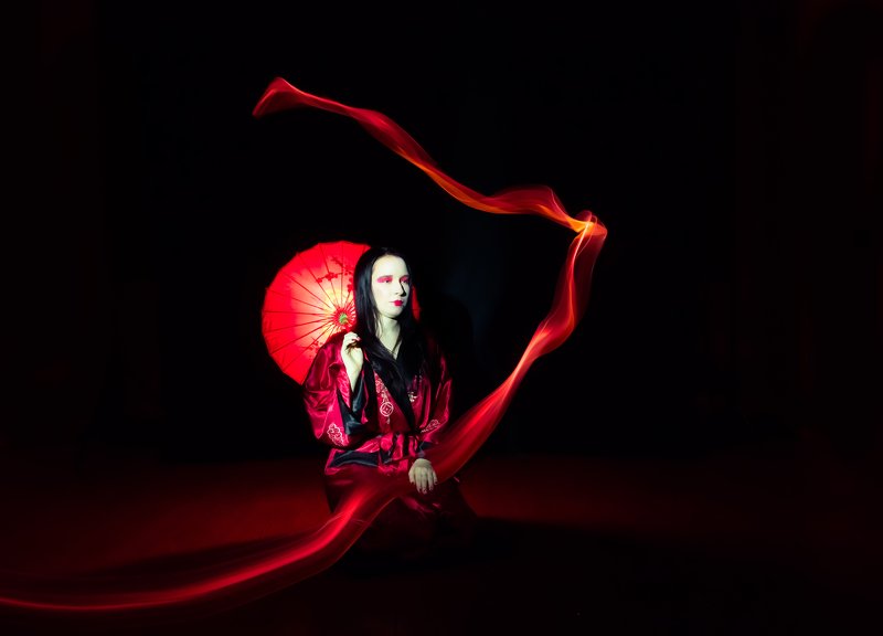 lightpainting, lightart, longexposure, nightphotography, light, night, portrait Молния ночью во тьме. фото превью