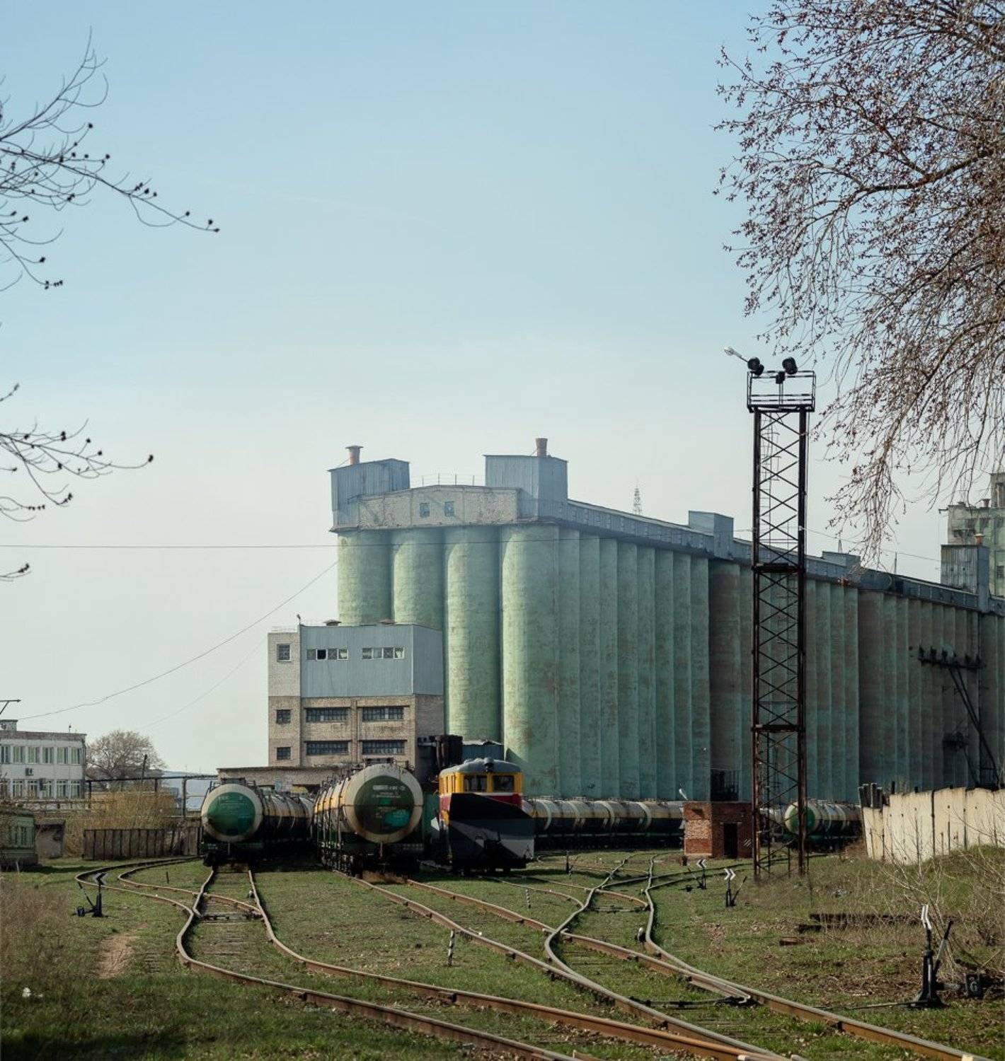 индустриальный, брутализм, монументальность, линейная, перспектива, текстура, суровый, реалистичность, контраст, серая, палитра, ностальгия, Aleksey Korolev