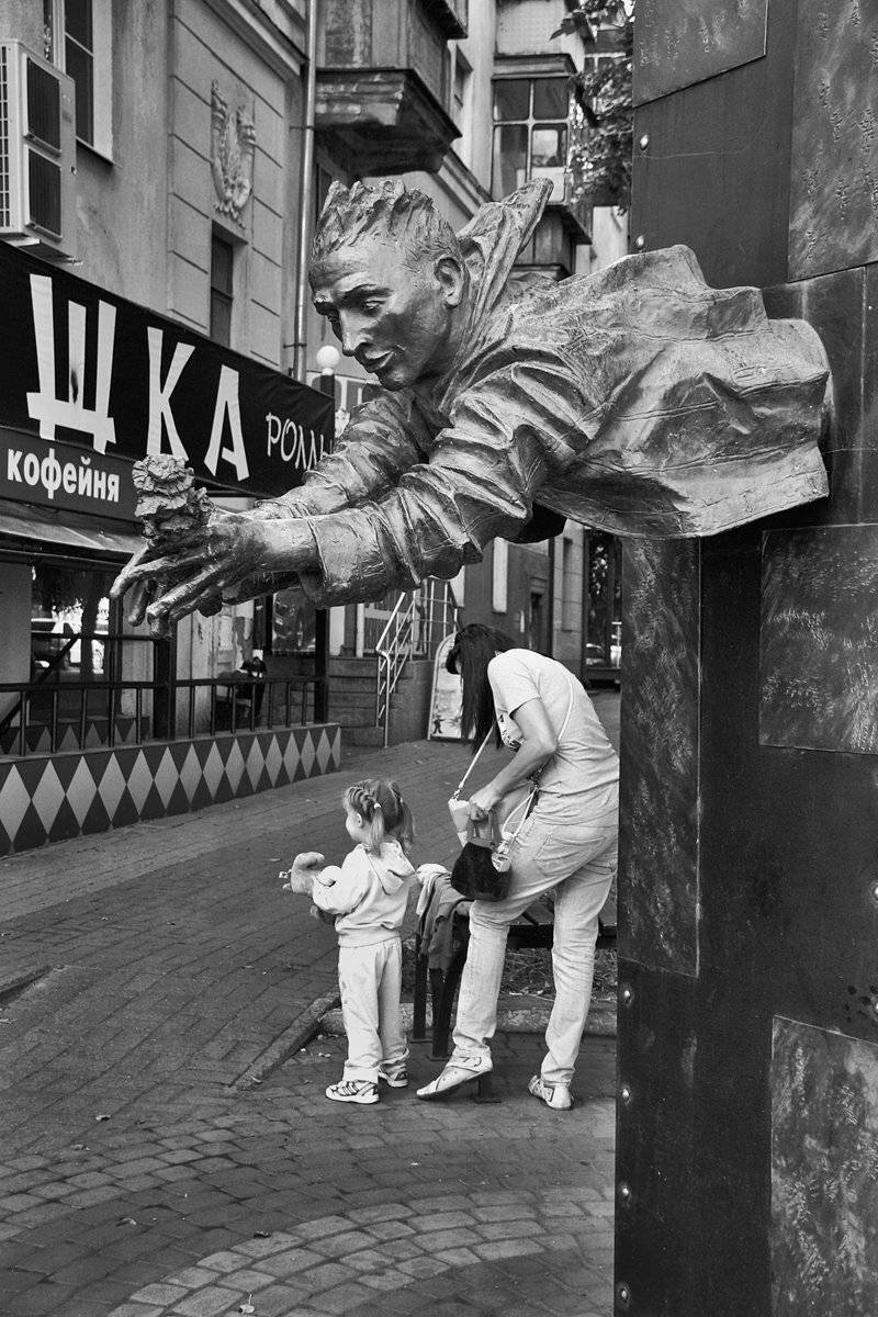 город, курск, скульптура, влюблённый, чб, апатиты, Николай Смоляк