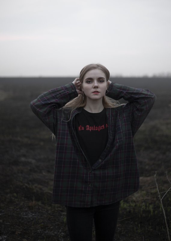 portrait,girl,beautiful,fashion,screatives,hine,девушка,портрет,весна,апрель,april,color,field,beautifulgirl,fashionillustration,fashiongirl,springrlove,spring2019,весна2019,цвета,вечнаявесна,капель,thaw,filmcolor,film. April evening фото превью