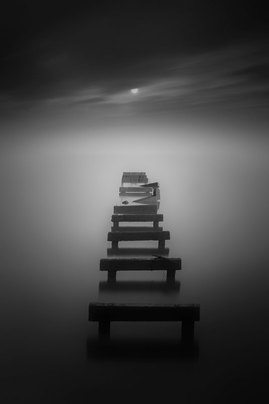 black & white,landscapes,reef,sea,travel,light and shadow,wenzhou,china,moon,night Ladder under the moonlight фото превью