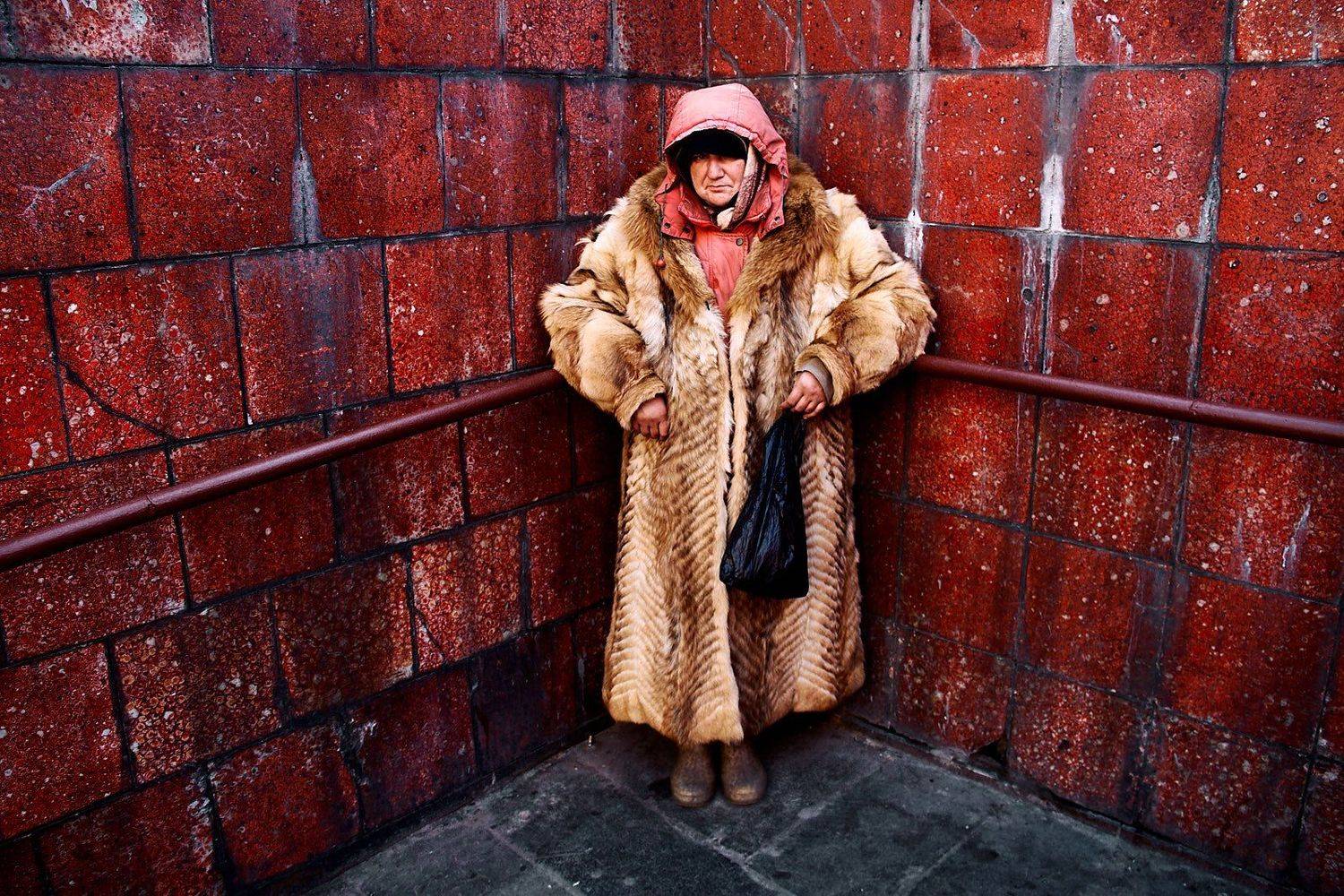 бездомная, женщина, шуба, Марк Кривошеин