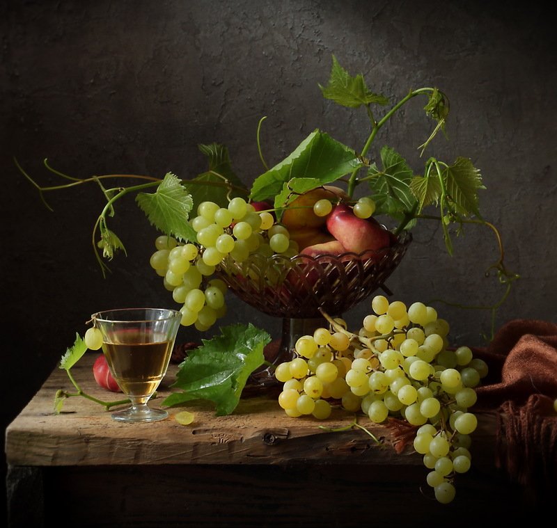 натюрморт, вино, виноград, фрукты с вином и виноградом фото превью