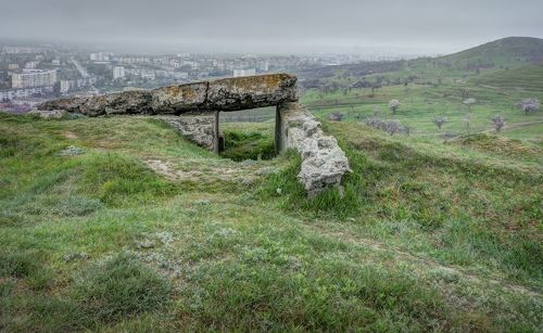 Хоромы давно отгремевшей войны.