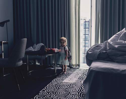 Девочка готова идти гулять 