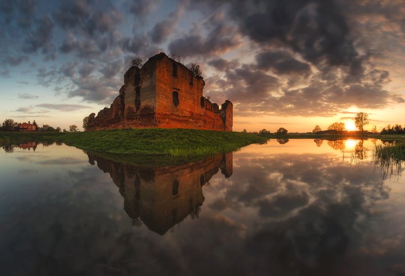ruins, sunset, castle, reflections, poland, landscape, sky,  clouds The Ruins of the Castle in Besiekiery фото превью