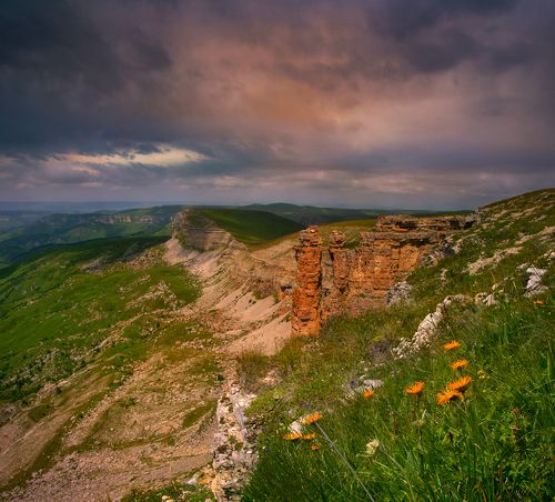Грозовой закат на плато Бермамыт