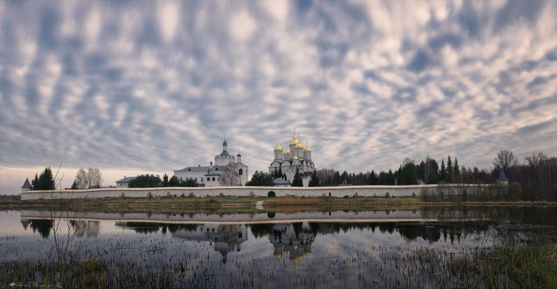 На водной глади Храм стоит. фото превью