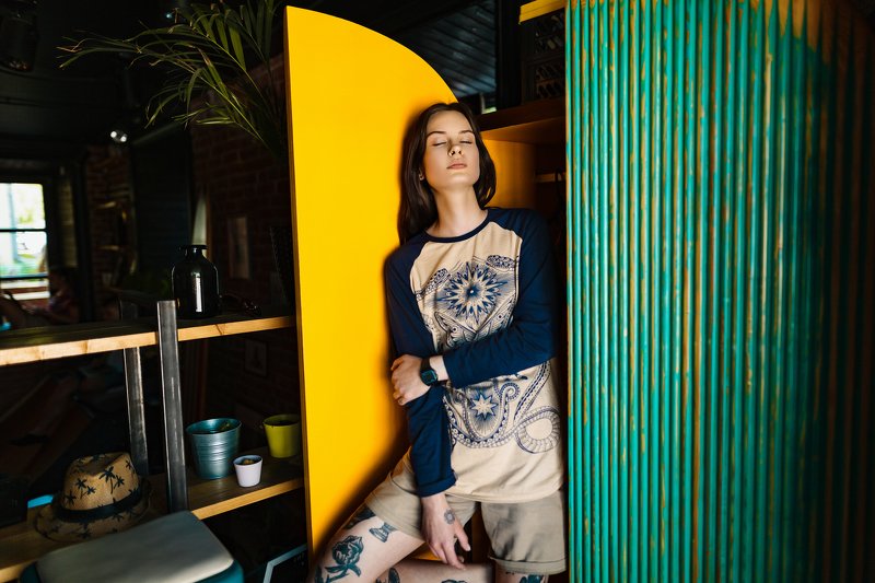 девушка, зеленый, желтый,  Good Sign фото превью