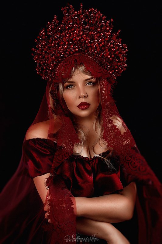 фотографнуруллаеваяна идеидляфотосессий идеядляфотосессии фотосессиявплатье фотосессиявкукошнике дувушкавкокошнике рябина красная фото превью