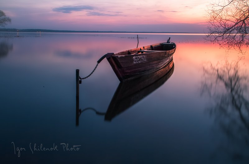 отражение, озеро, закат, лодка, весна, плещеево, озеро, переславль залесский Зеркальная гладь фото превью