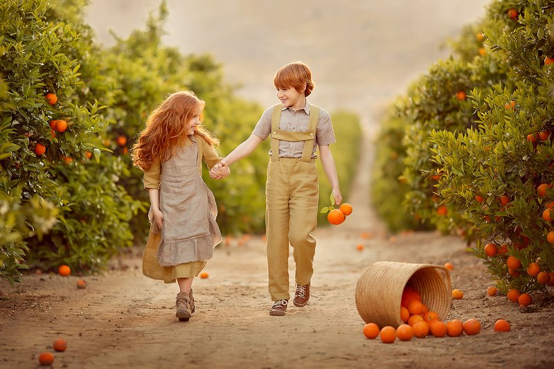 апельсины дружба мальчик девочка улыбка *** фото превью