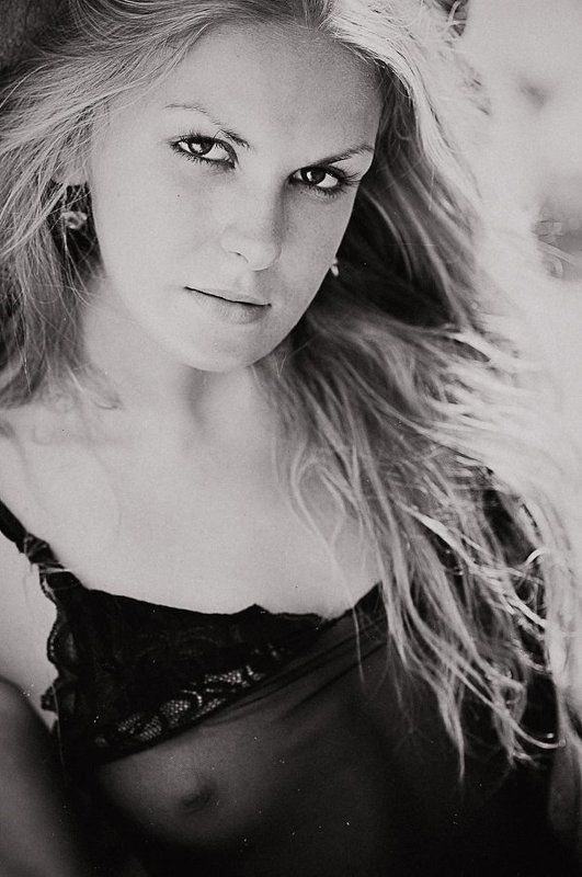 чб, портрет, девушка, взгляд  фото превью