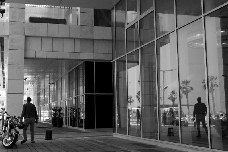 street , black and white rflections ...#2 фото превью