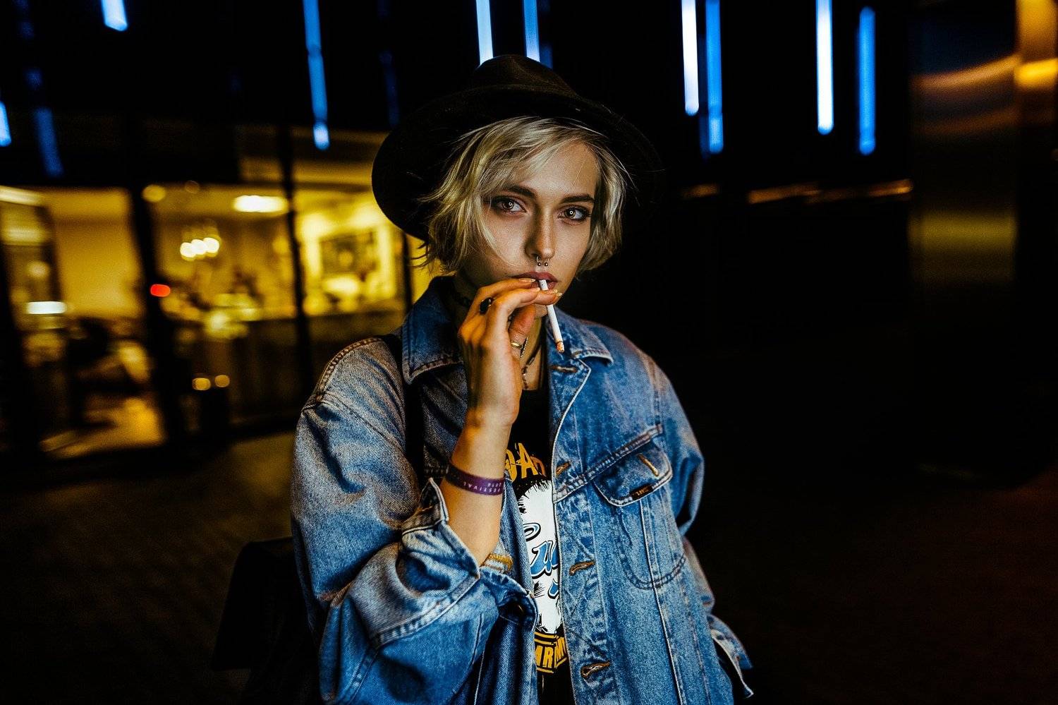 девушка, сигарета, ночь, неон, Symmetry Jonny