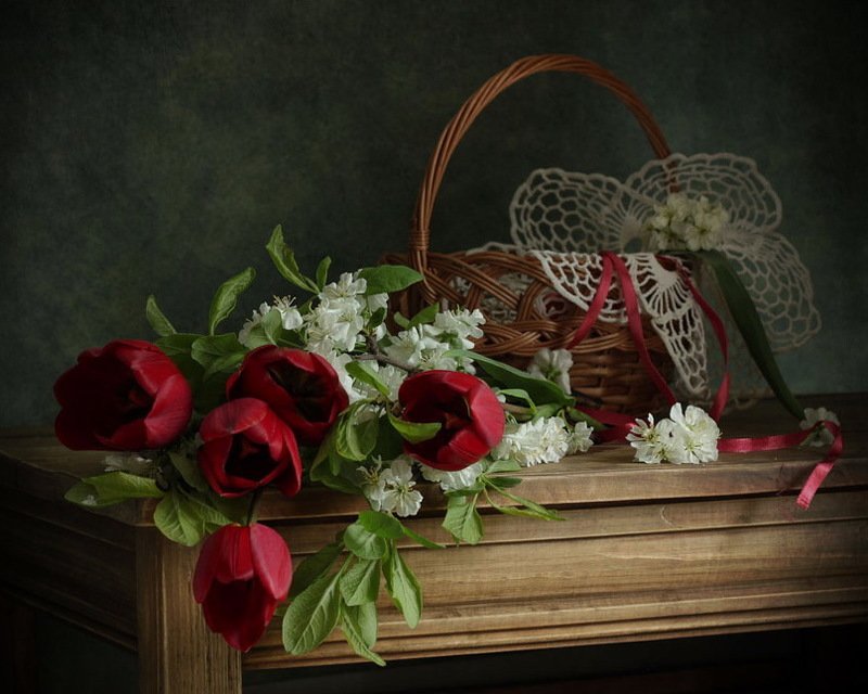 натюрморт, тюльпаны, букет, весенний букет, корзинка букет тюльпанов фото превью