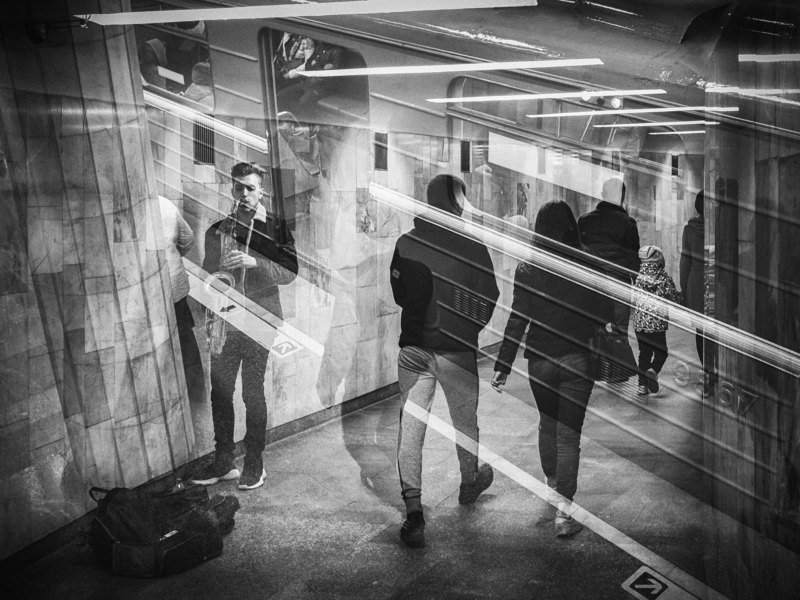 Суета подземки фото превью