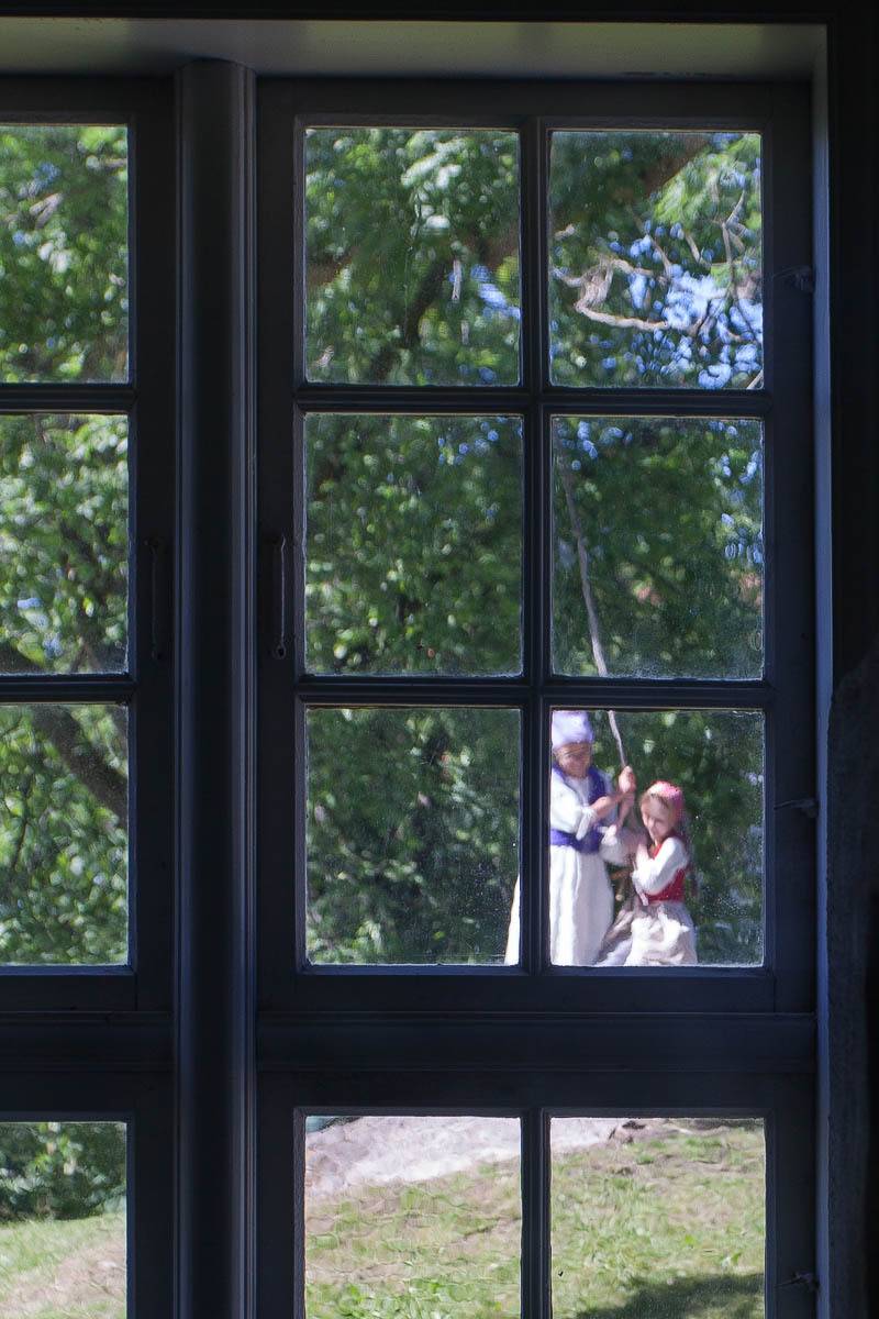 окно, берген, старый берген, путешествия, дети, девочка, качели, Сергей Козинцев