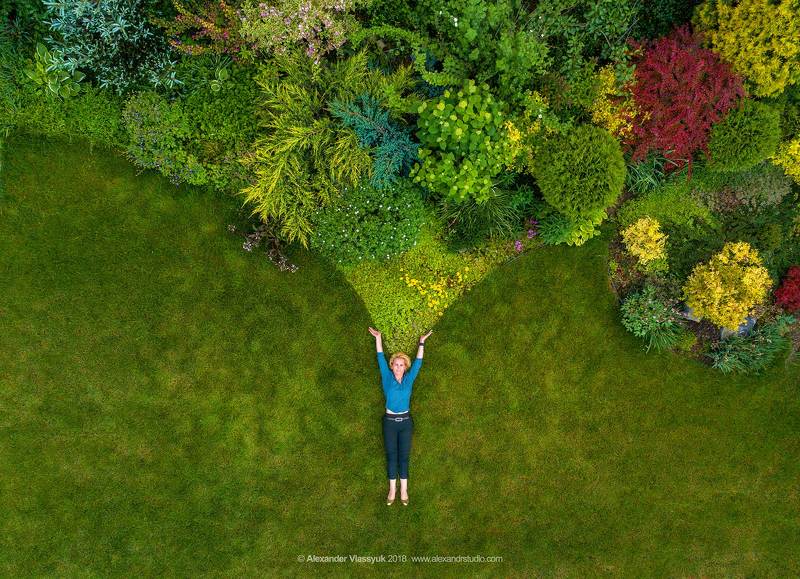 в саду фото превью