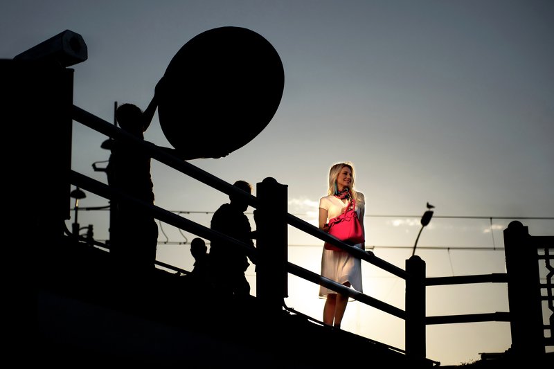 woman in the street  фото превью