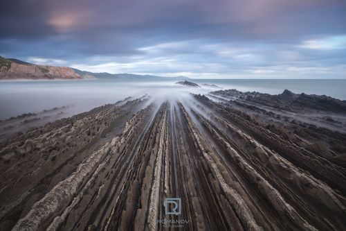 Flysch Rocks at Zumaia beach - Флишевые формации на пляже Зумайя