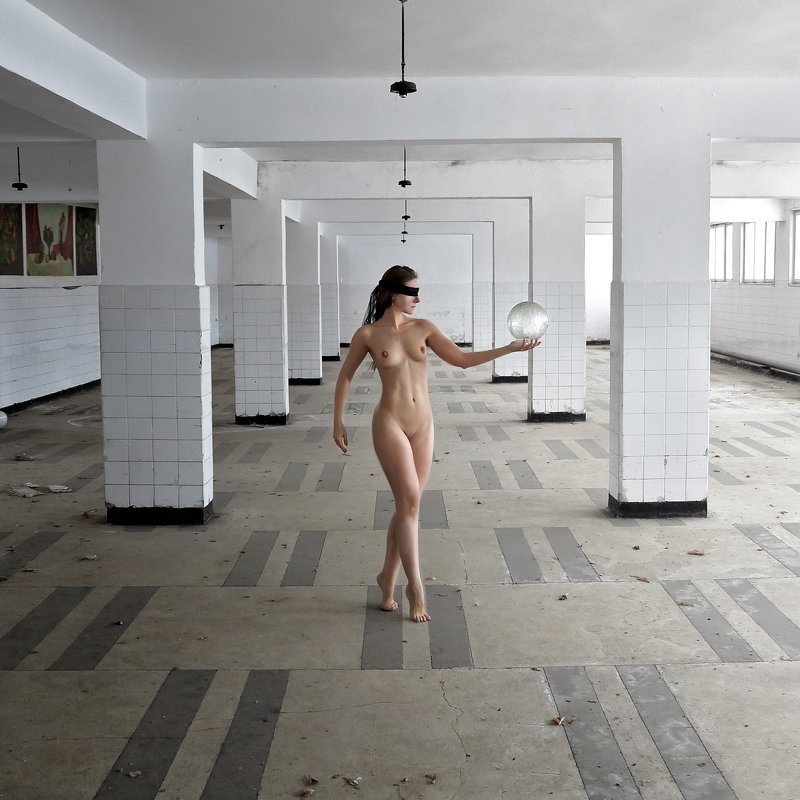 Your pale light and my broken lamp фото превью