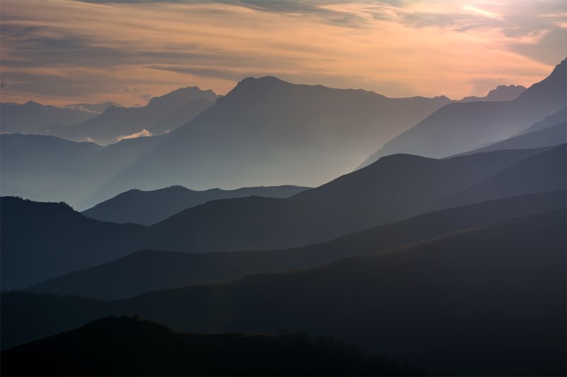 природа, пейзаж, горы, кавказ, природа россии, дикая природа, закат, свет, облака, вечер, весна, Погружаясь в сон фото превью