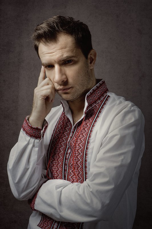 man, portrait, male portrait, night, eve, ethnic, studio, mood, alone, retro, think, dark, dramatic, shadows, actor Ukrainian фото превью