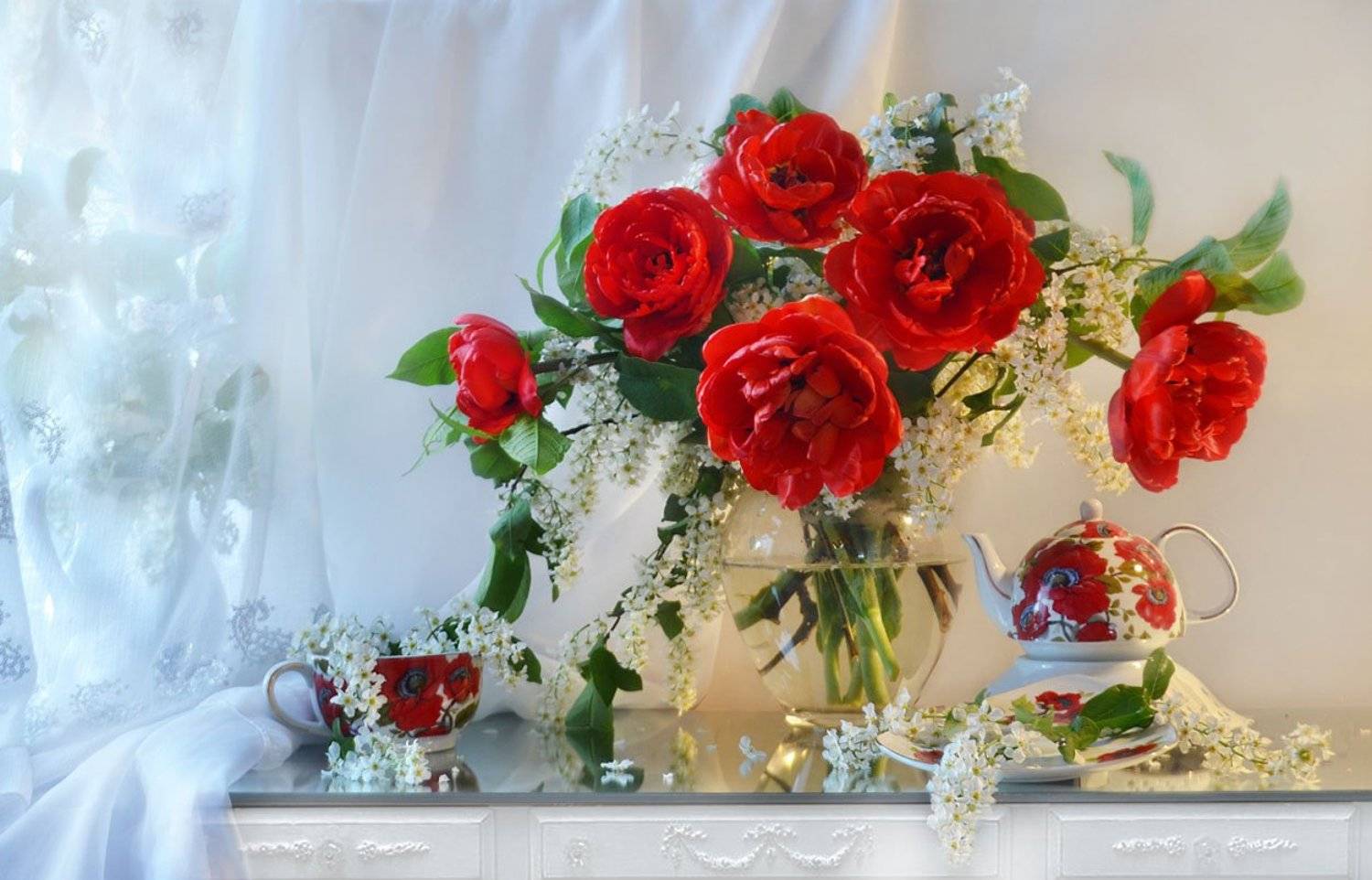 still life,натюрморт,фото натюрморт, весна, май, цветы, тюльпаны, черёмуха, зеркало, отражение, фарфор,, Колова Валентина