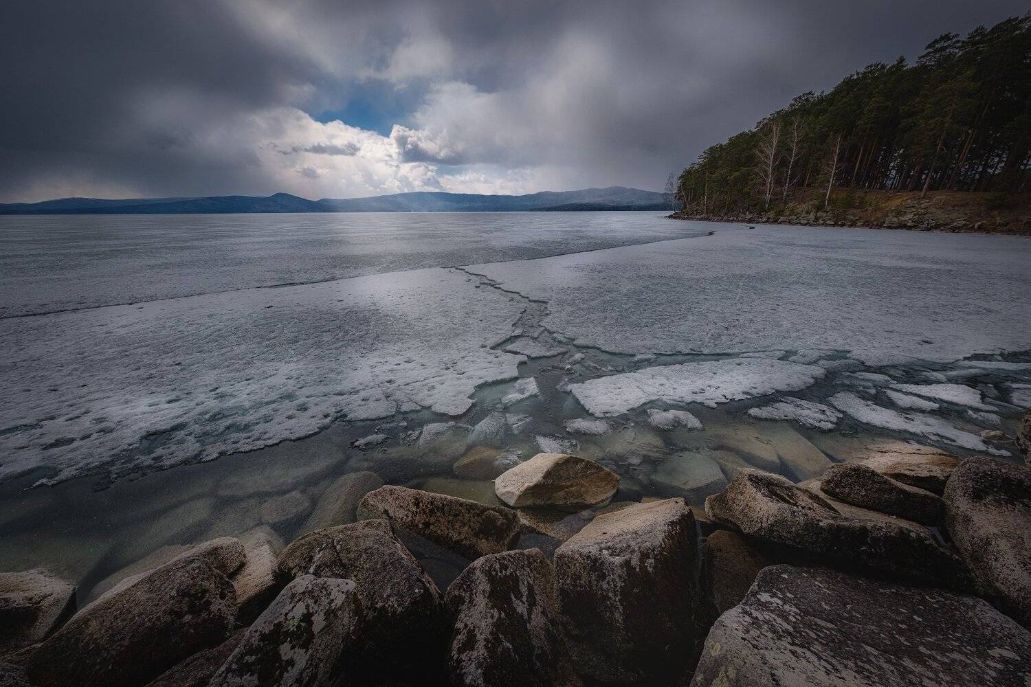 тургояк, миасс, урал, пейзаж, озеро, снег, лед, апрель, холод, небо, настроение, пасмурно, Андрей Чиж
