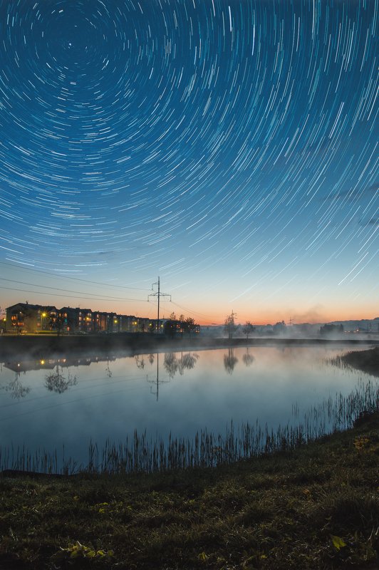 ночь звёзды вода туман Городское озеро фото превью