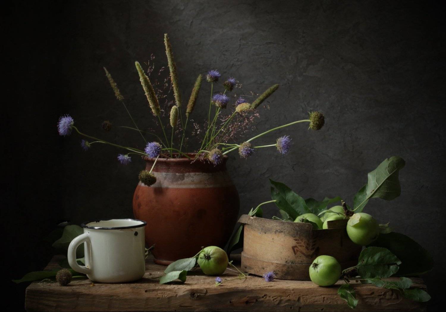 натюрморт, горшок, яблоки, кружка, трава, деревня, Галина Рябикова-Багузова
