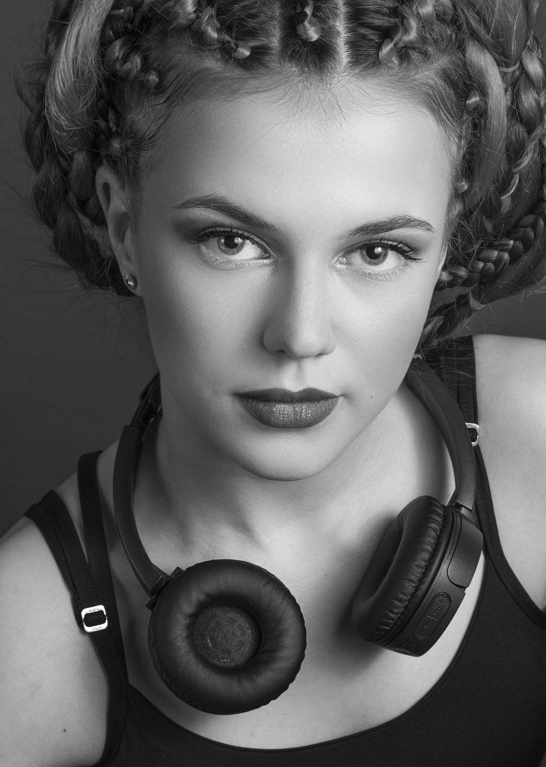 портрет , взгляд ,красивая девушка ,волосы , красивые губы ,нежность , таинственность, Natalia Kholodova