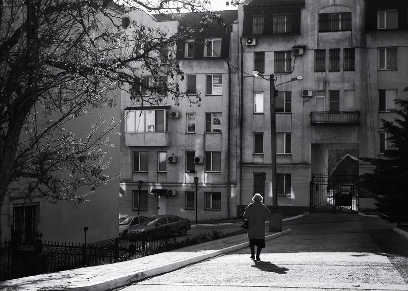 город Керчь, чб, человек, стрит *** фото превью