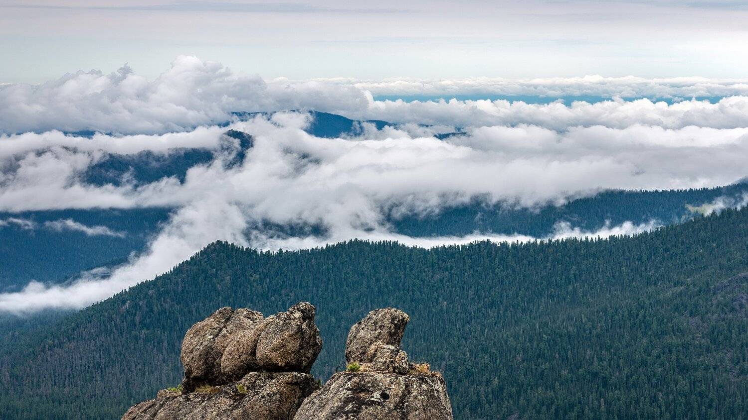 горы, россия, сибирь, саяны, западный саян, ергаки, путешествие, поход, приключения, ник васильев, облака, туман, синяя даль, скала, Николай Васильев