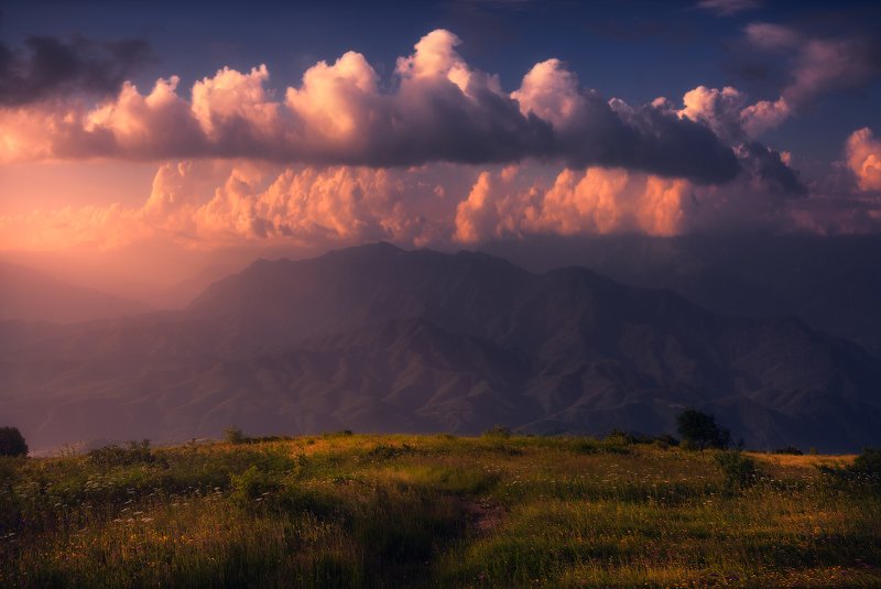 Вечер в горах фото превью